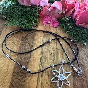 Silpada sterling Silver 925 CZ Flower Pendant Necklace